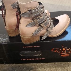 Freebird Scarlett Size 7